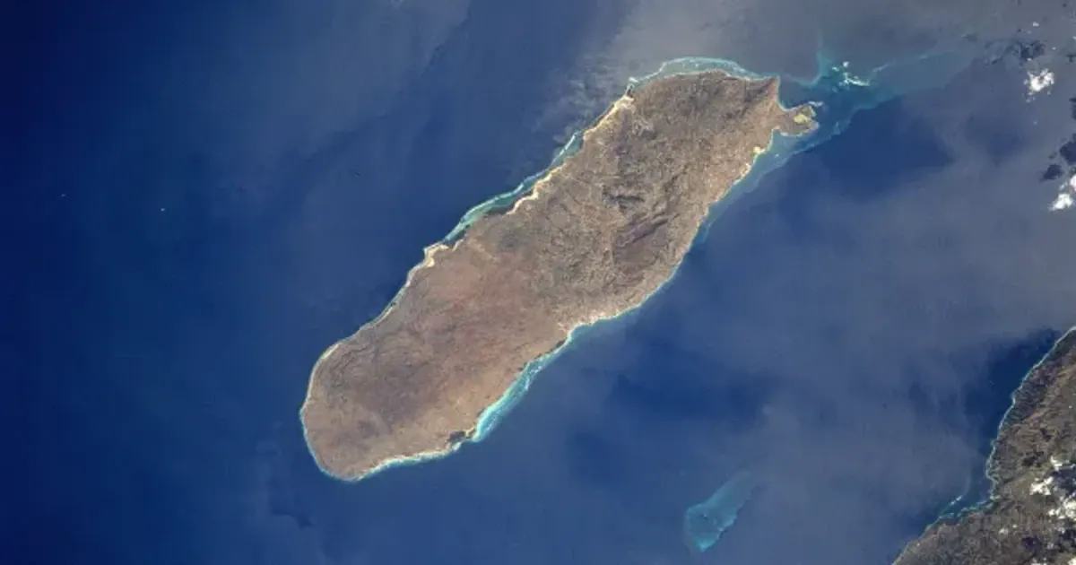 Американська змова із залученням маргіналізованих груп для силового захоплення Гонаву та встановлення жорсткого режиму на віддаленому острові біля Гаїті